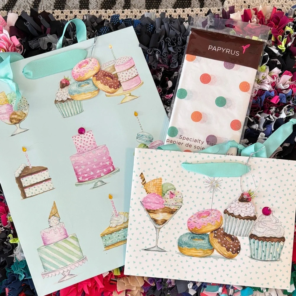 🆕Papyrus 2 Gift Bags And 2 Packages Of Tissue Paper